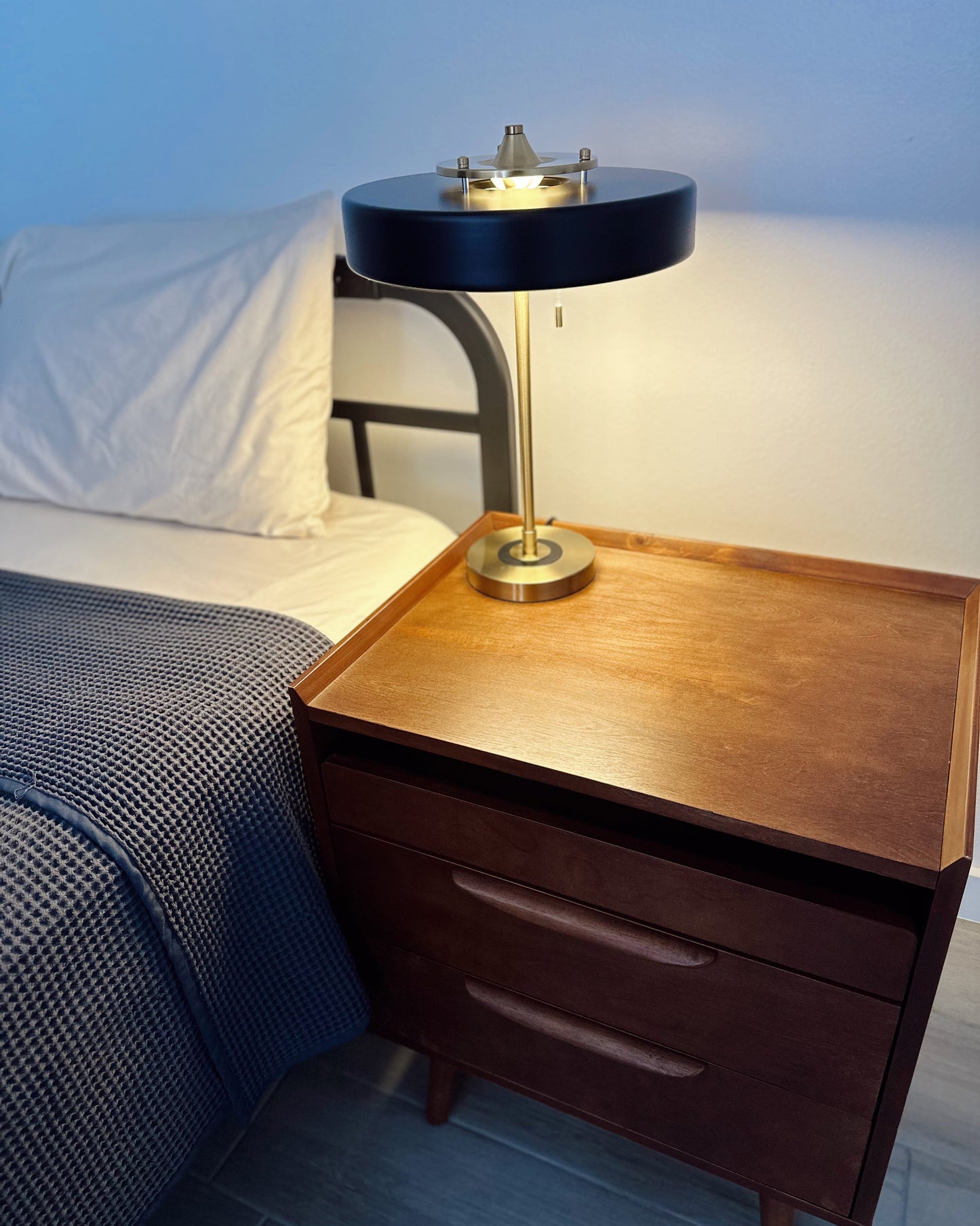 Vintage Mid Century Table Lamp with Pull Chain | Bedside and Desk Lighting
