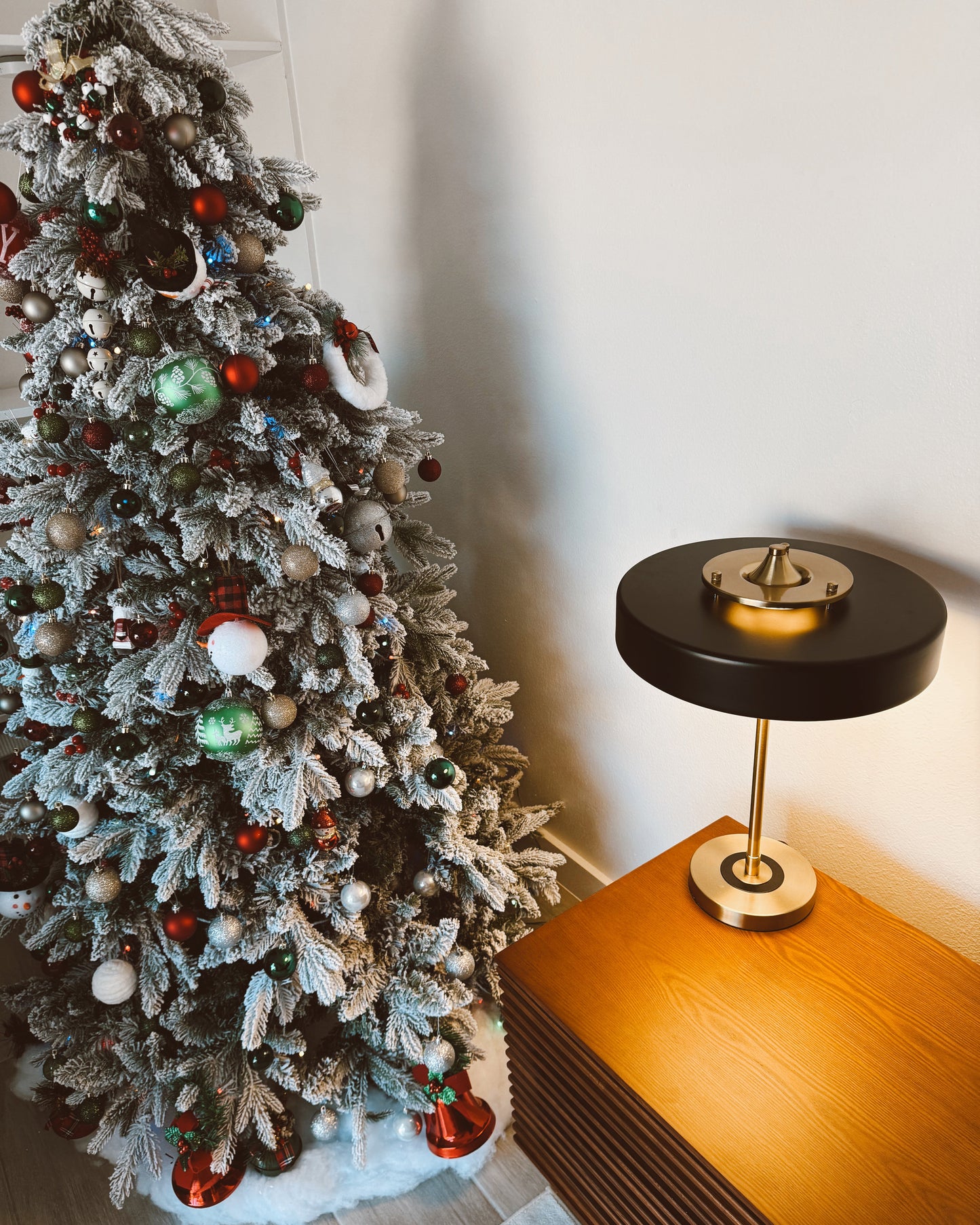Vintage Mid Century Table Lamp with Pull Chain | Bedside and Desk Lighting