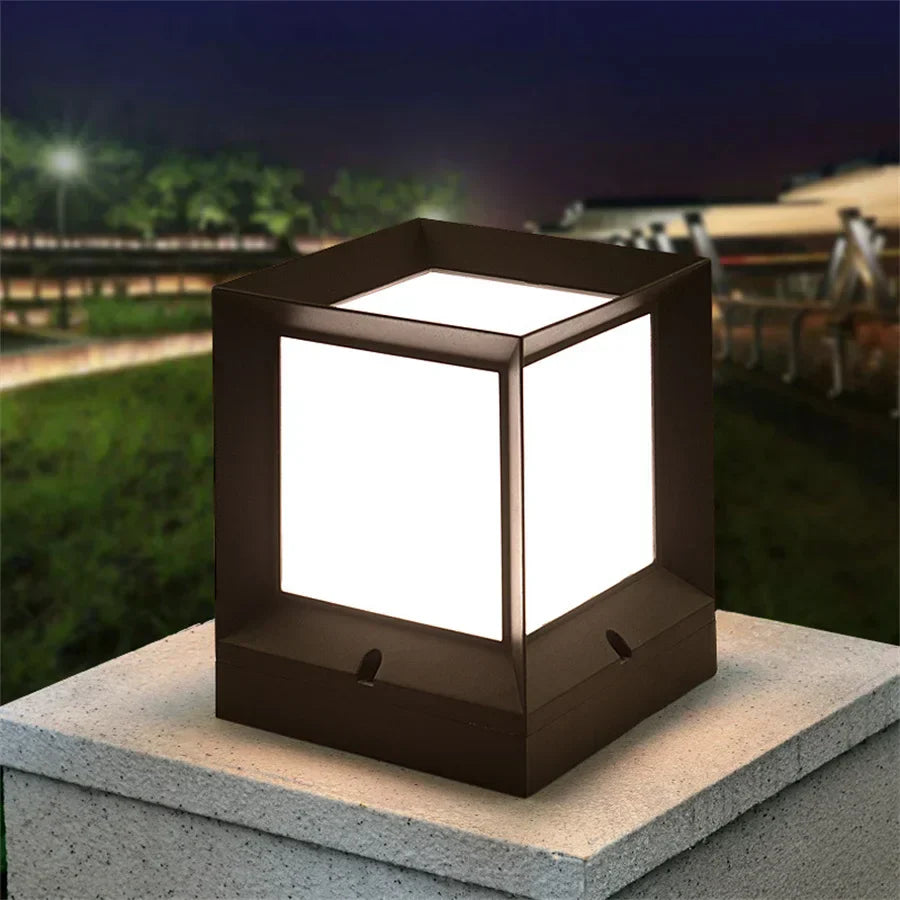 Outdoor floor lamp for entrances and gates