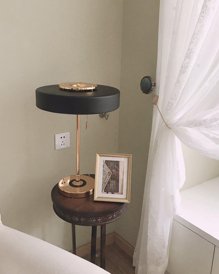 Vintage Mid Century Table Lamp with Pull Chain | Bedside and Desk Lighting
