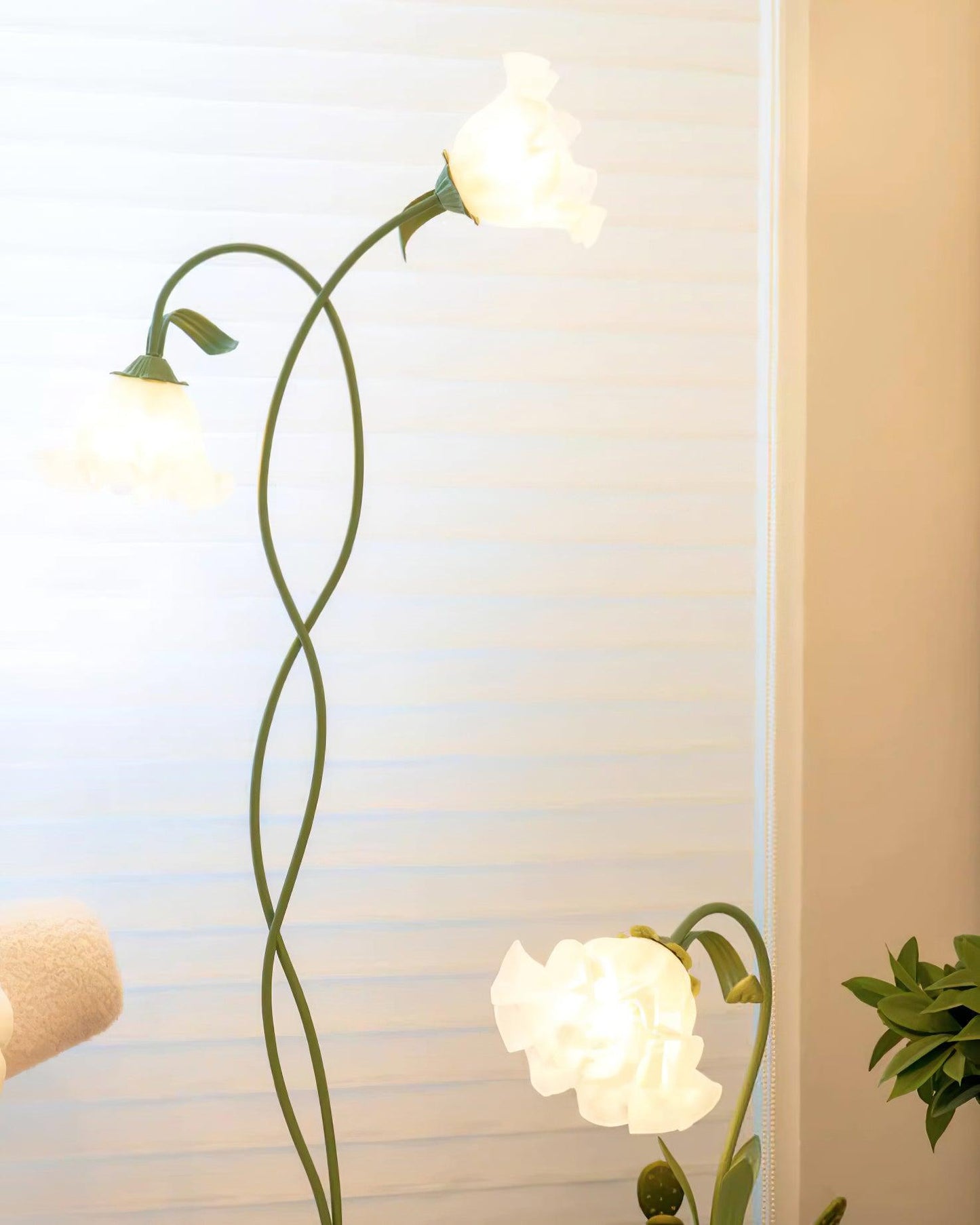 Floral Inspired Floor Lamp | Elegant Standing Light for Living Room