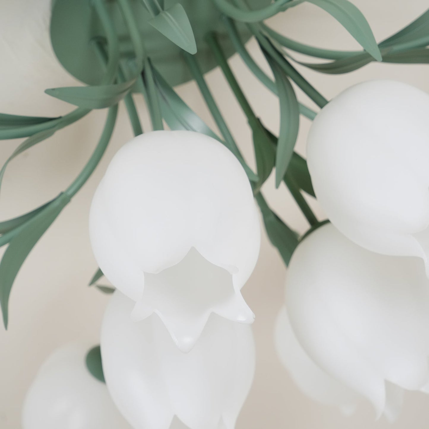 Floral Ceiling Light | Elegant Lily-Inspired Ceiling Lamp for Living Room