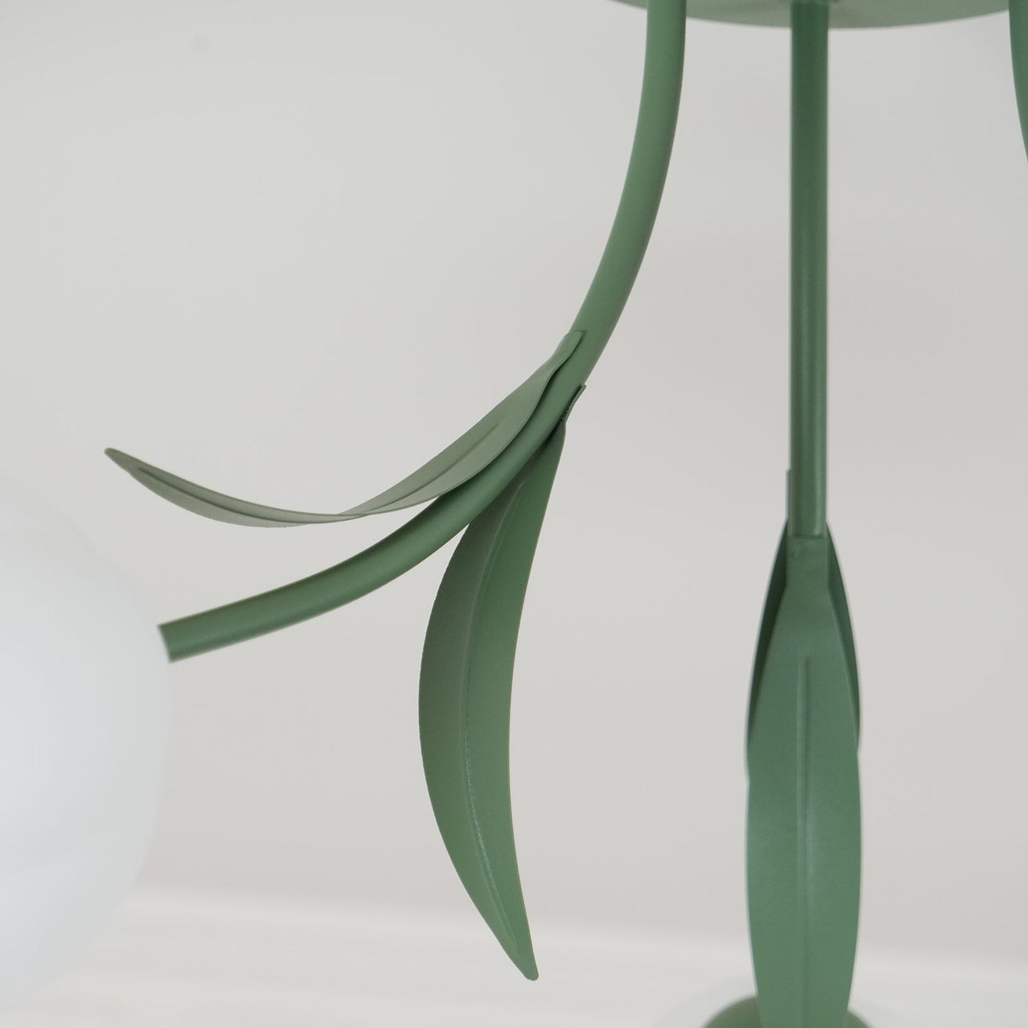 Floral Ceiling Light | Elegant Lily-Inspired Ceiling Lamp for Living Room