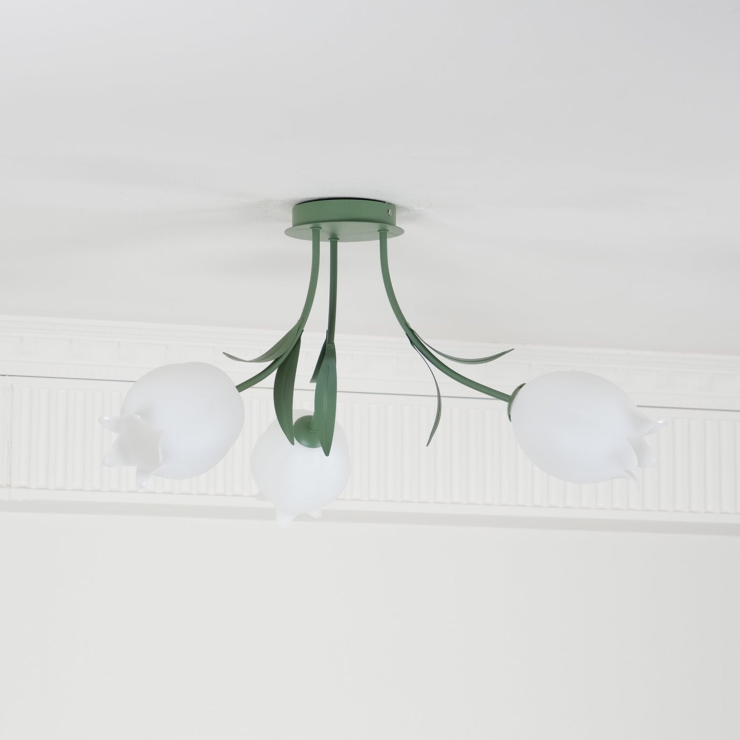 Floral Ceiling Light | Elegant Lily-Inspired Ceiling Lamp for Living Room