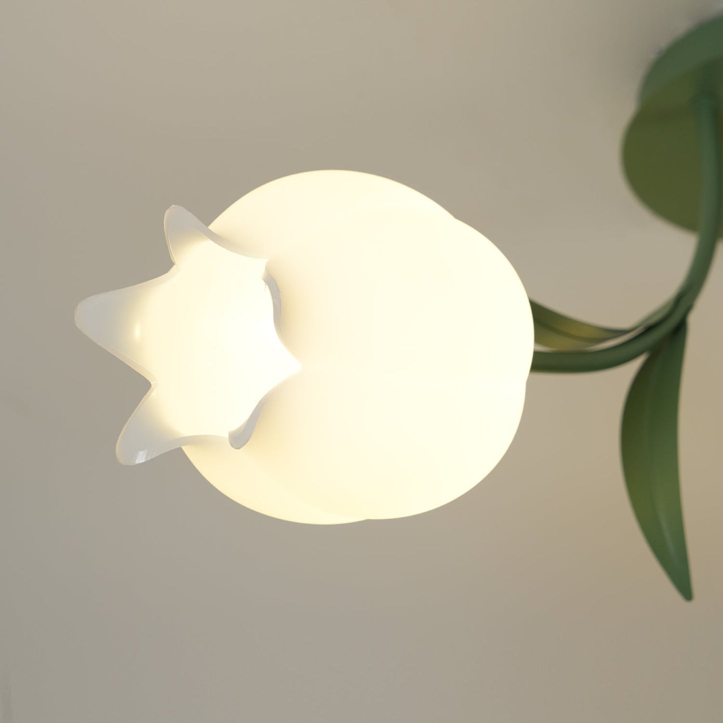 Floral Ceiling Light | Elegant Lily-Inspired Ceiling Lamp for Living Room