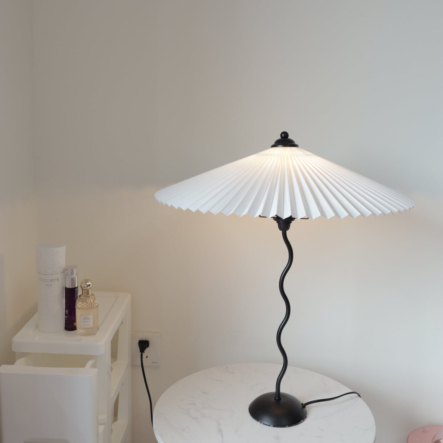 Pleated Table Lamp | Nordic Origami Style with Curved Wavy Base