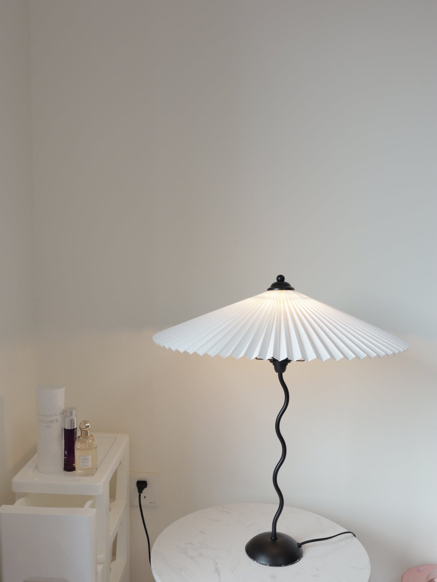 Pleated Table Lamp | Nordic Origami Style with Curved Wavy Base