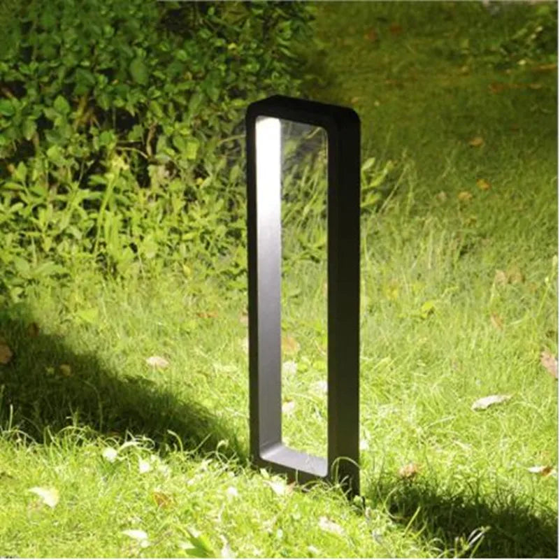 Elegant aluminum outdoor lamp