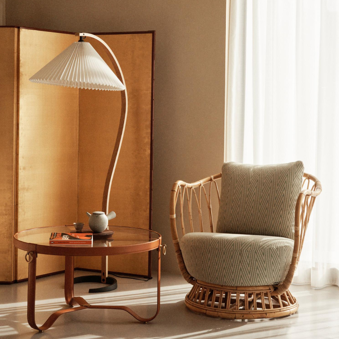 Scandinavian Curved Wooden Floor Lamp with Pleated Shade | Modern Living Room Light