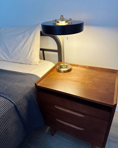 Vintage Mid Century Table Lamp with Pull Chain | Bedside and Desk Lighting