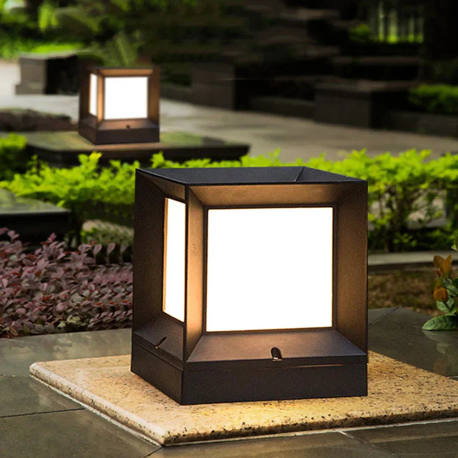 Outdoor floor lamp for entrances and gates