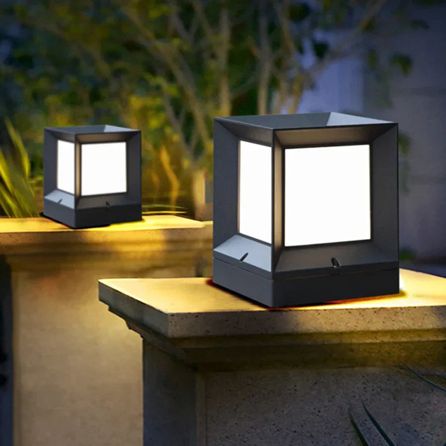 Outdoor floor lamp for entrances and gates