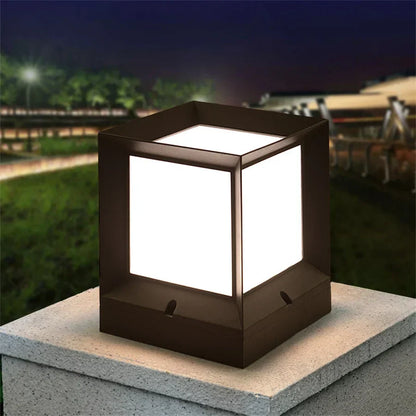 Outdoor floor lamp for entrances and gates