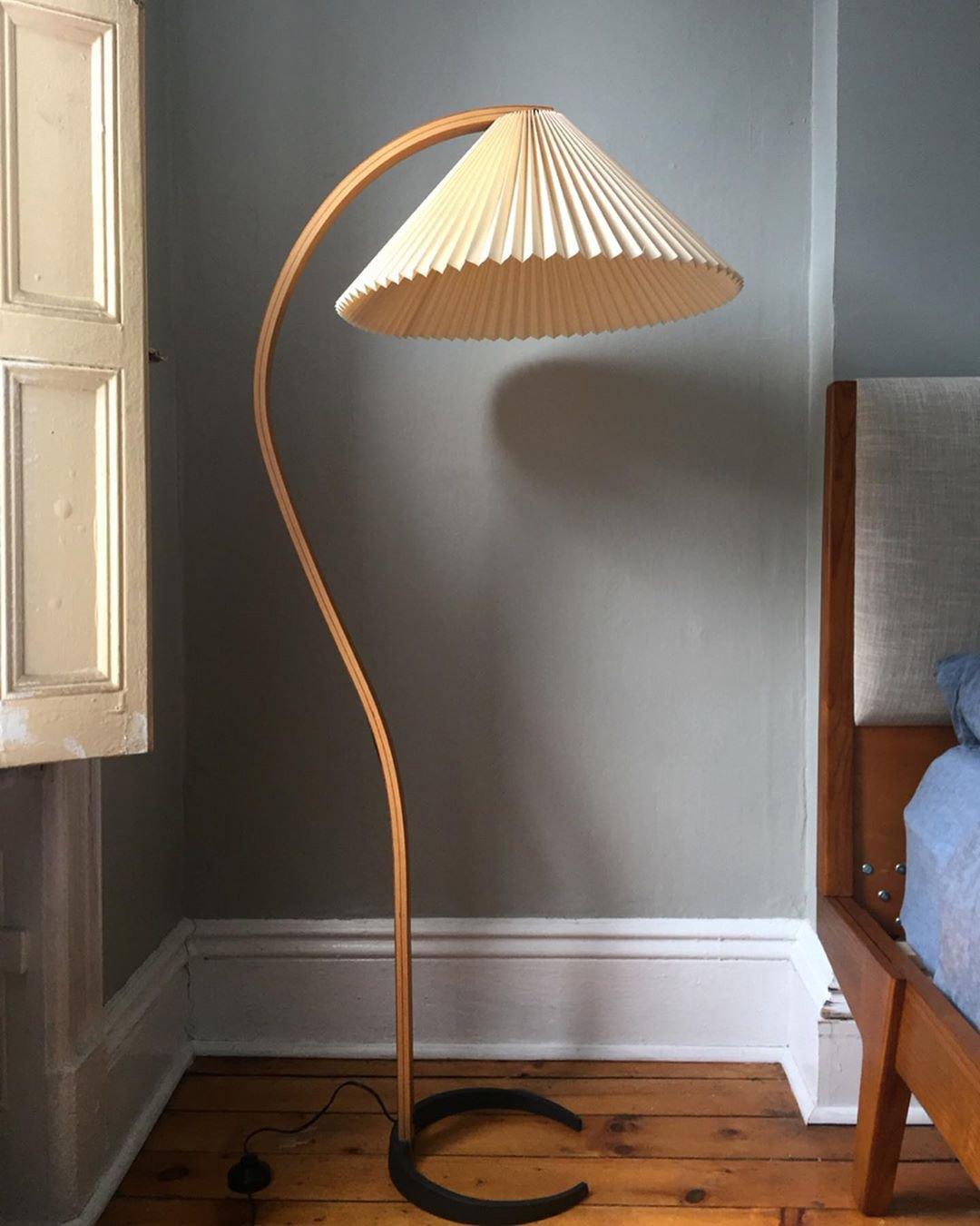 Scandinavian Curved Wooden Floor Lamp with Pleated Shade | Modern Living Room Light
