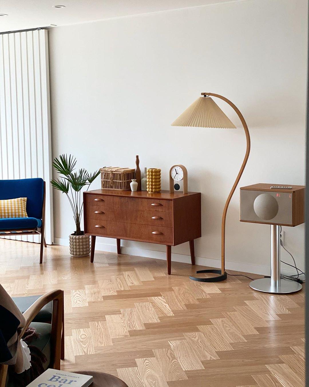 Scandinavian Curved Wooden Floor Lamp with Pleated Shade | Modern Living Room Light