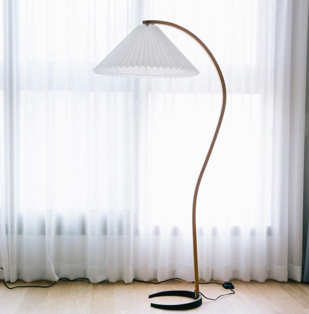 Scandinavian Curved Wooden Floor Lamp with Pleated Shade | Modern Living Room Light