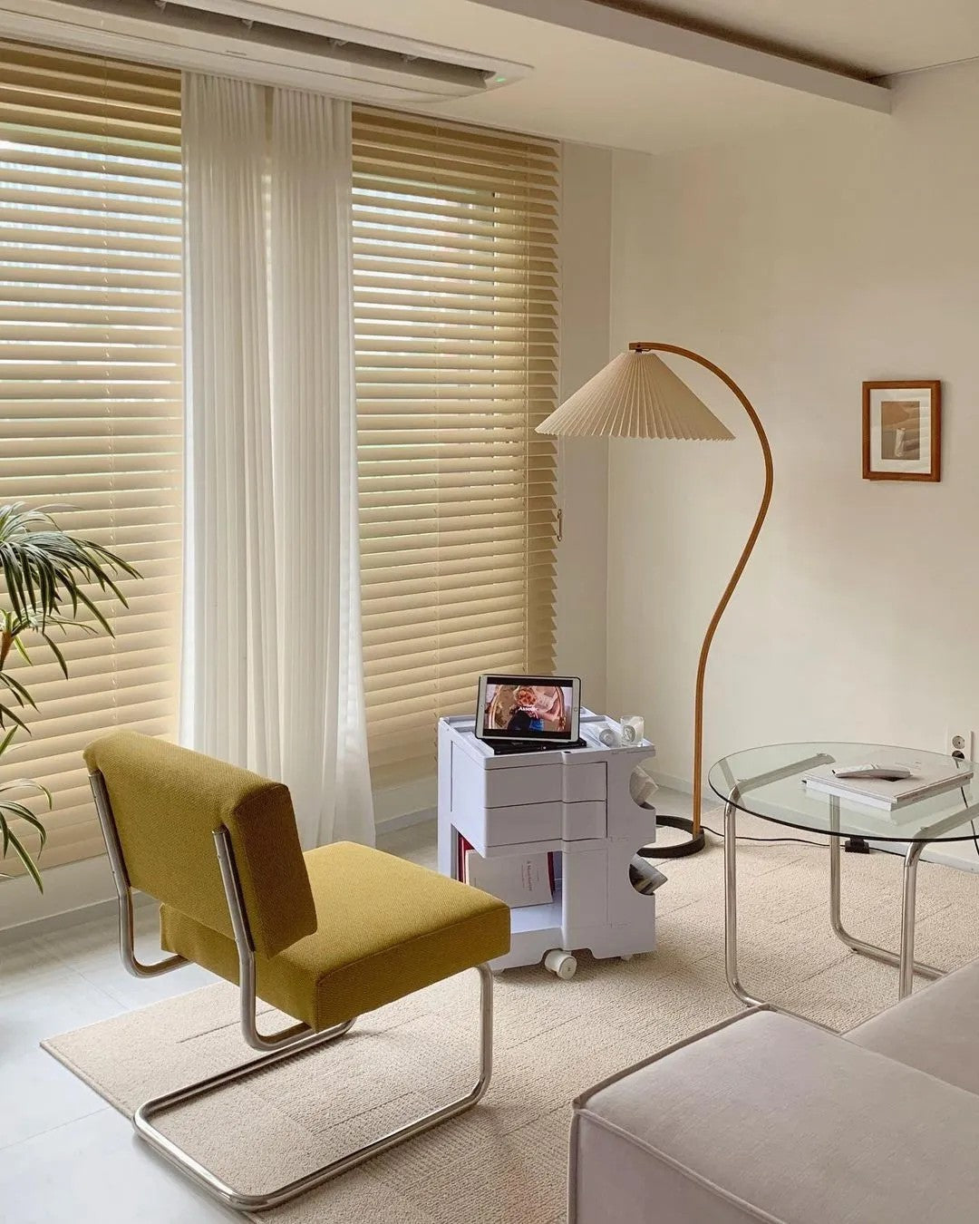 Scandinavian Curved Wooden Floor Lamp with Pleated Shade | Modern Living Room Light