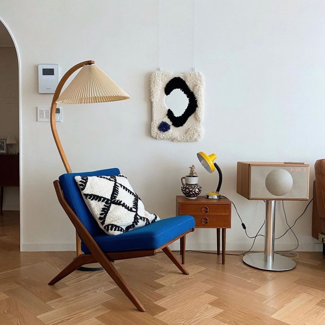Scandinavian Curved Wooden Floor Lamp with Pleated Shade | Modern Living Room Light