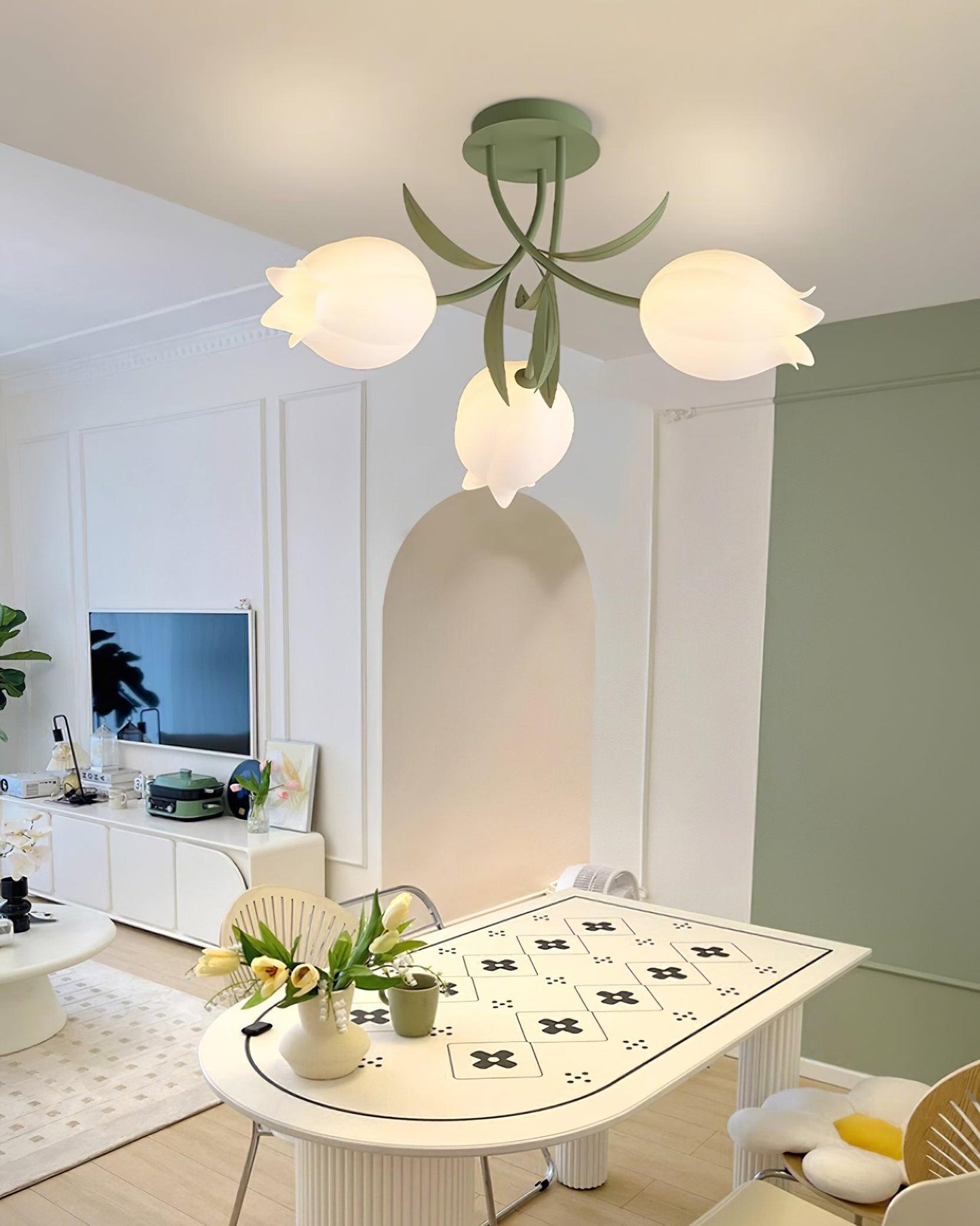 Floral Ceiling Light | Elegant Lily-Inspired Ceiling Lamp for Living Room