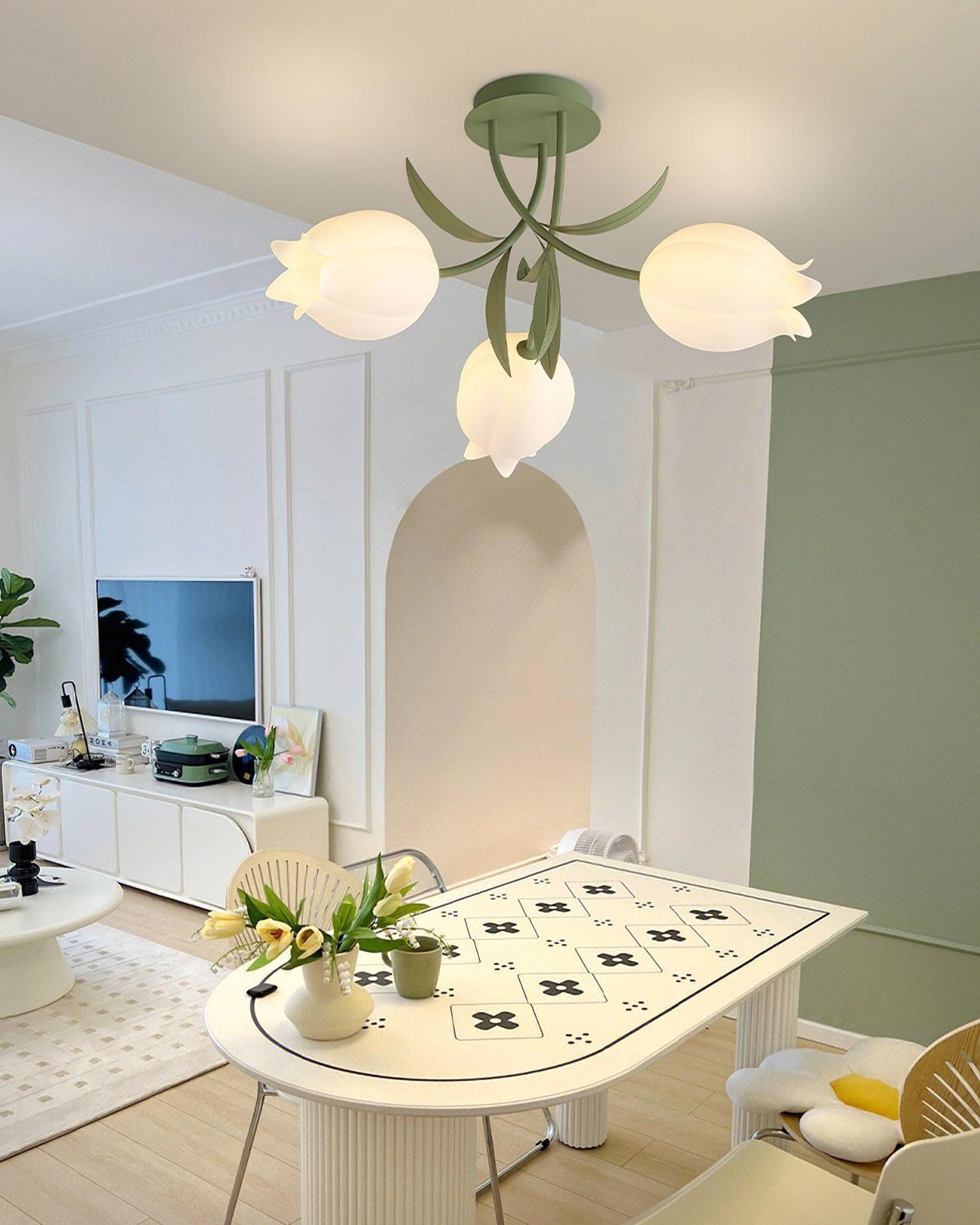 Floral Ceiling Light | Elegant Lily-Inspired Ceiling Lamp for Living Room