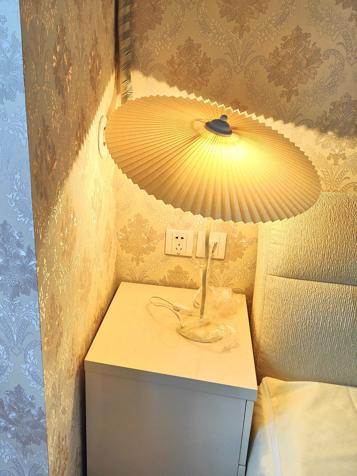 Pleated Table Lamp | Nordic Origami Style with Curved Wavy Base
