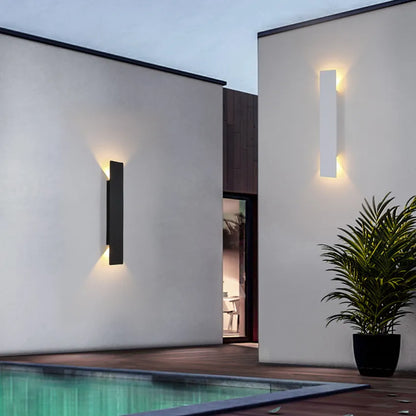 Waterproof outdoor wall lamp in aluminum