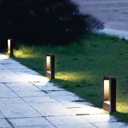 Elegant aluminum outdoor lamp